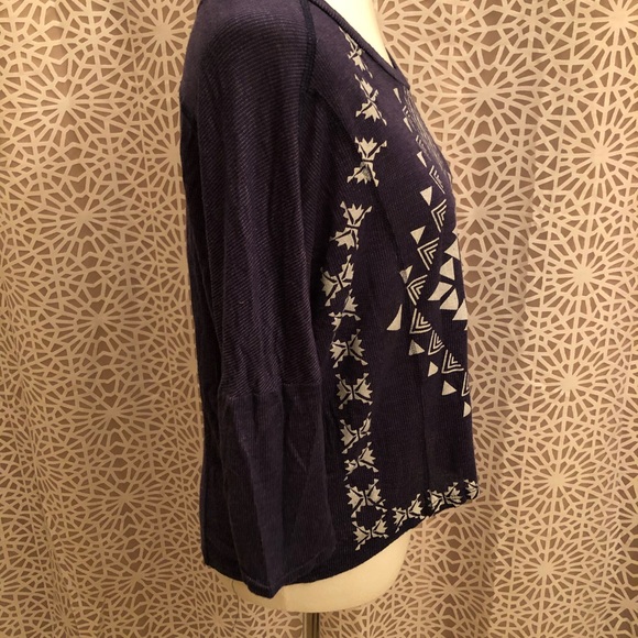 Blu Pepper Blue & White Cute Tribal Print Top - Picture 4 of 7